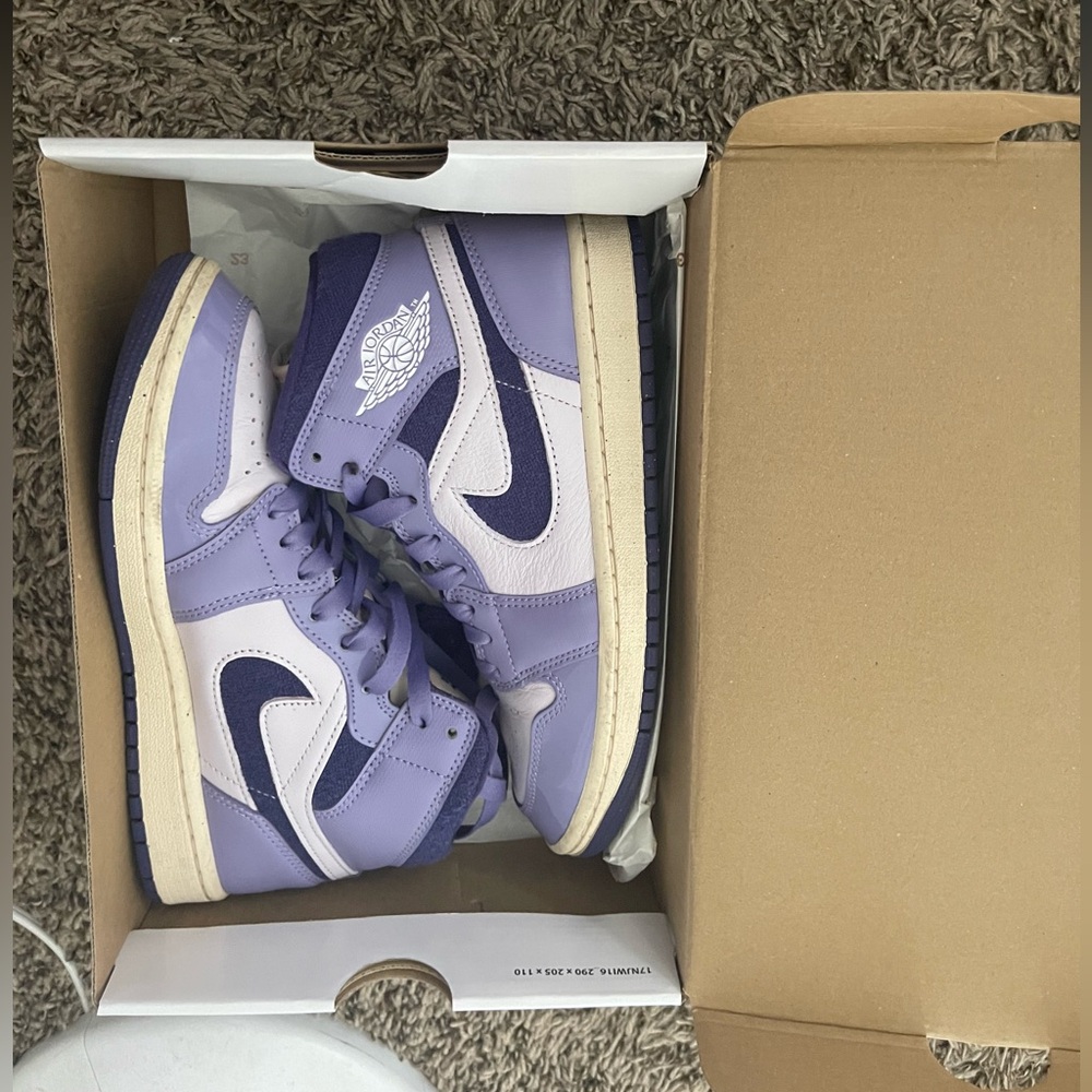 Nike air Jordan’s size 7, purple